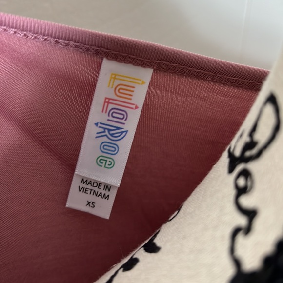 LuLaRoe Classic T - Picture 3 of 5